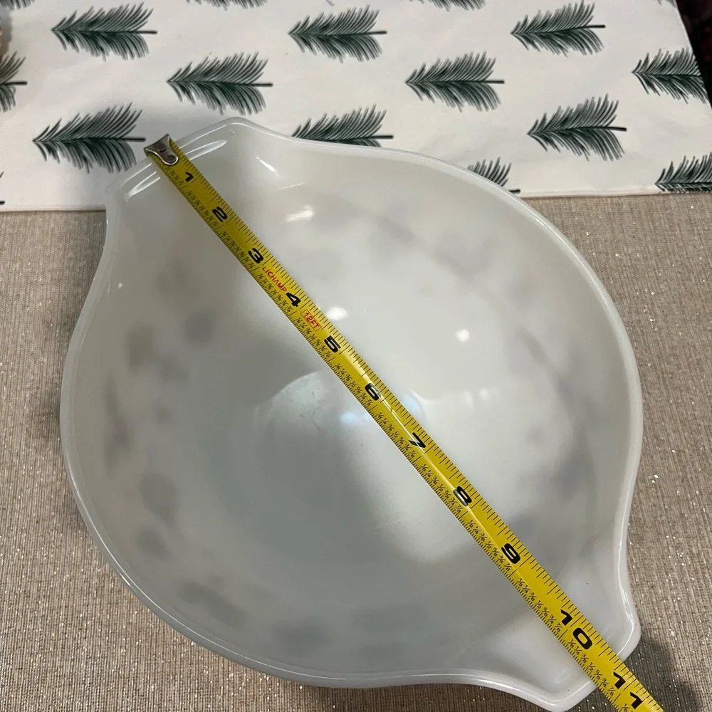 Vintage White Pyrex federal Americana Bowl
Farmhouse - Picture 6 of 7